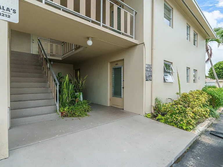 410 NE 17th Ave #101 — Photo 2