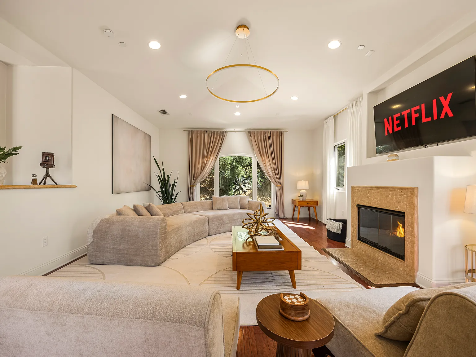 Hollyridge Dr, Los Angeles — Photo 1