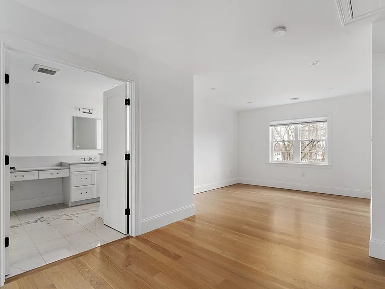 45 Lakeview Ave — Photo 13