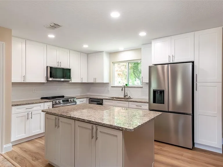 10886 SW 90th Ter — Photo 4