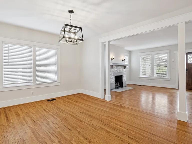 1106 Lawrence Ave — Photo 9