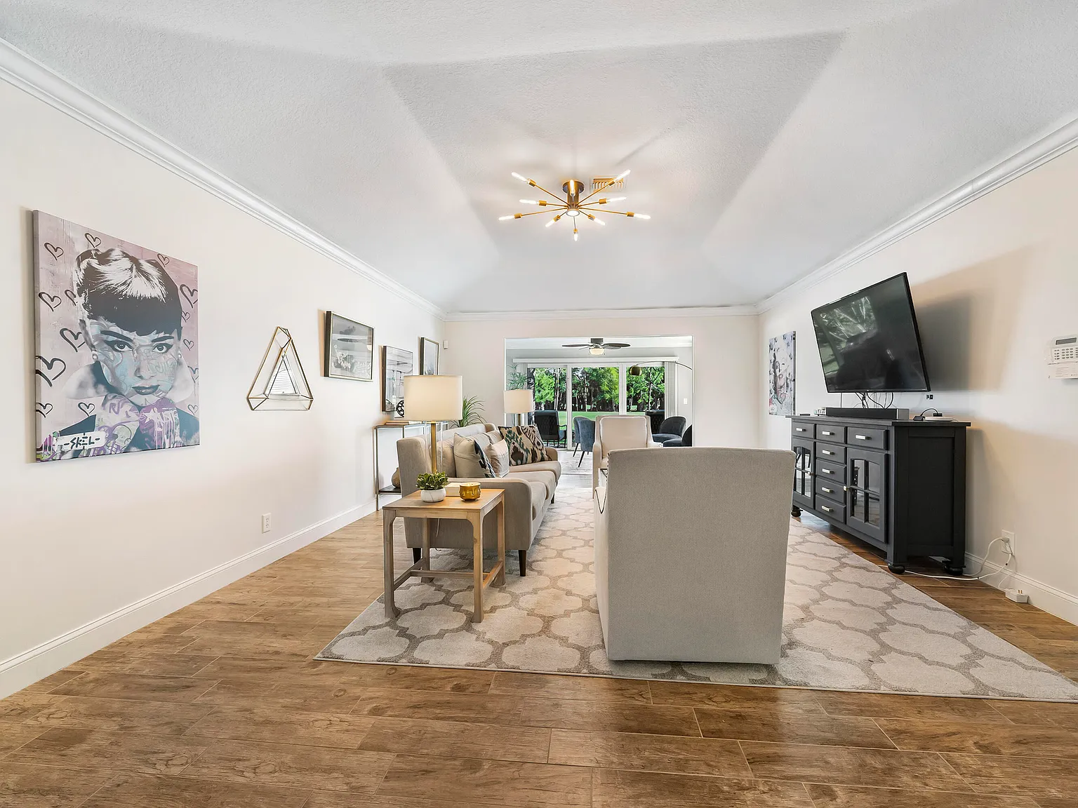 2 bed, 2.0 bath, 1621 sqft, $8,000 — Photo 4