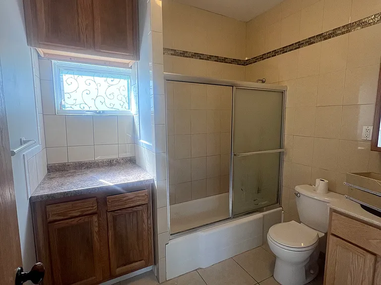 231 E 6th St #1 — Photo 1