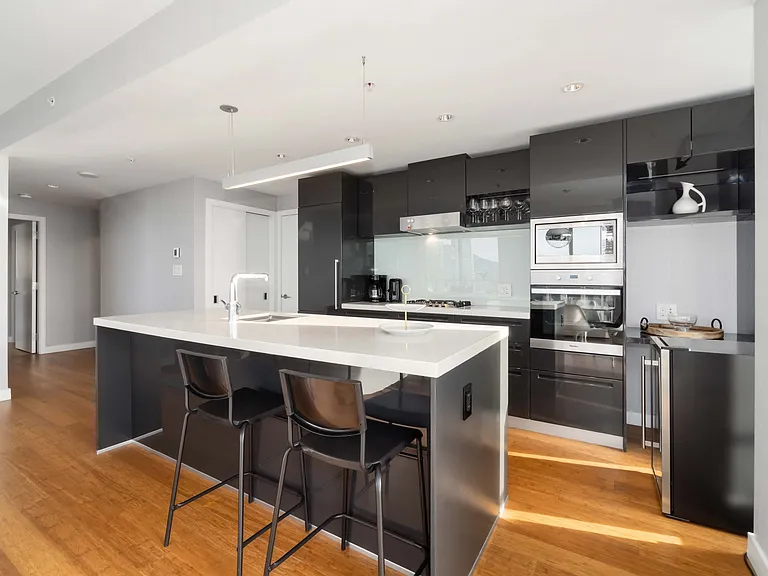 777 Richards St #D42 — Photo 9