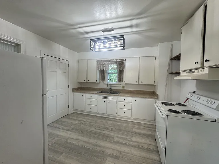 2715 W 48th St #1 — Photo 3