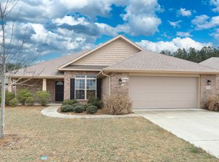 183 Waterford Lake Dr, Calera, AL 35040