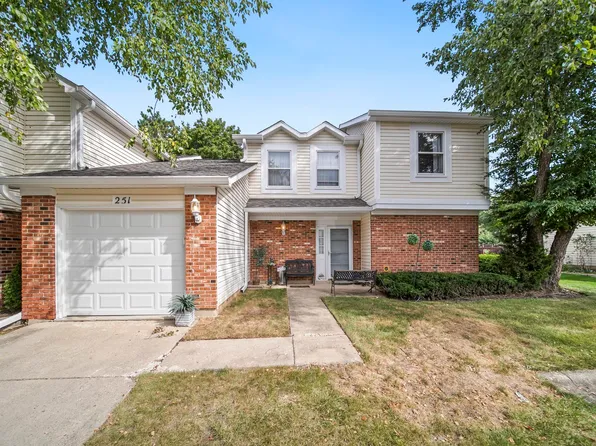 251 Tamarack Dr, Bloomingdale, IL 60108