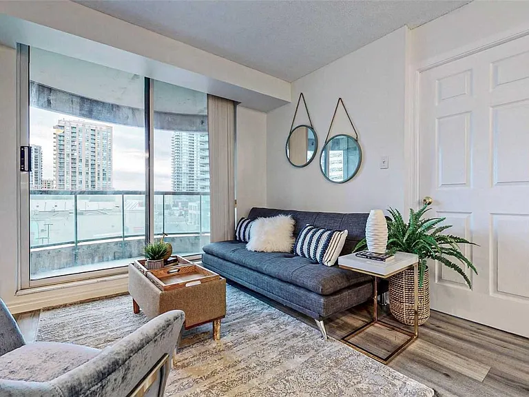 7 Lorraine Dr #502 — Photo 2