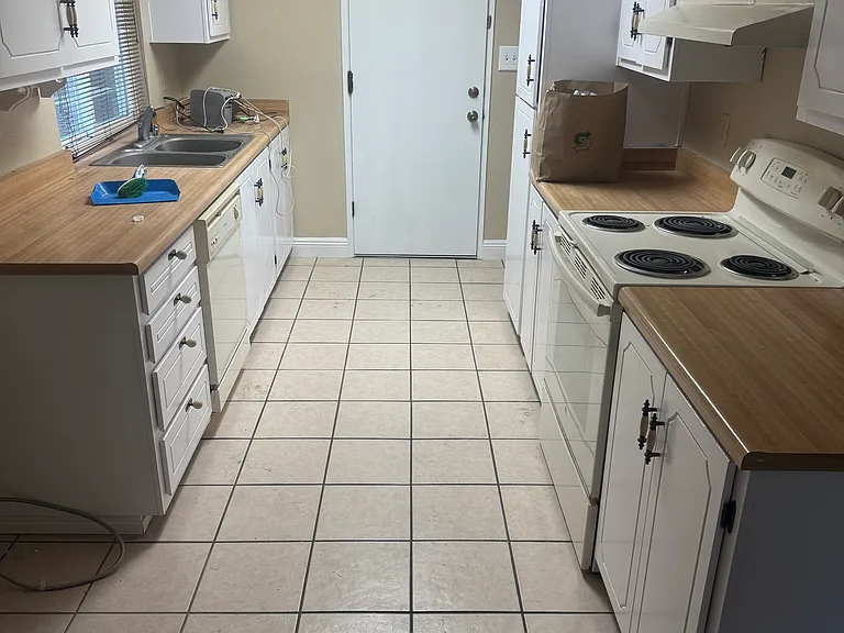 5005 Village Wood Dr — Photo 11