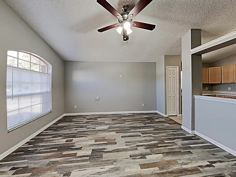 3 bed, 2.0 bath, 1104 sqft, $1,825 — Photo 2