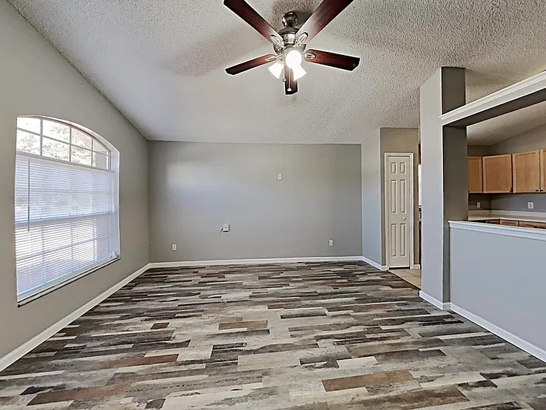 7135 Edgewater Shores Ct — Photo 2