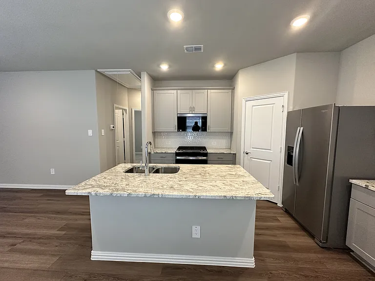 512 Dorothy Dr — Photo 5