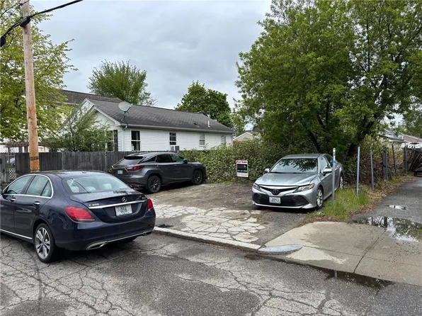18 Calhoun Ave, Providence, RI 02907