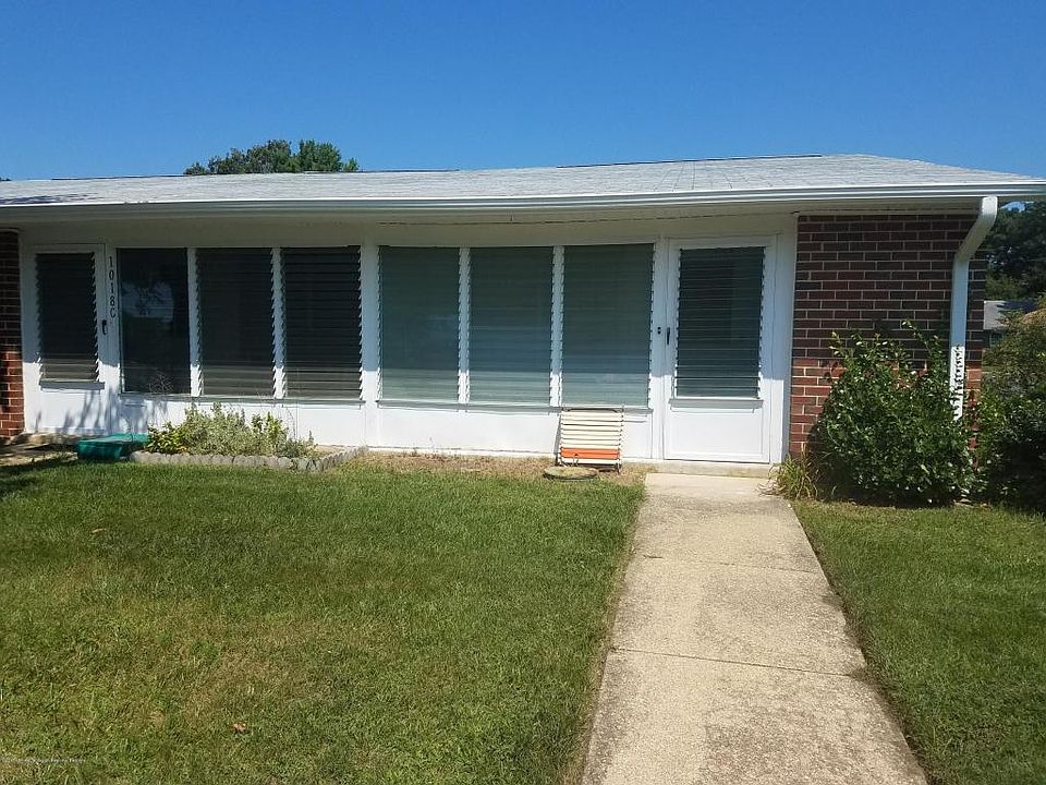 1st image of 1018D Aberdeen Dr