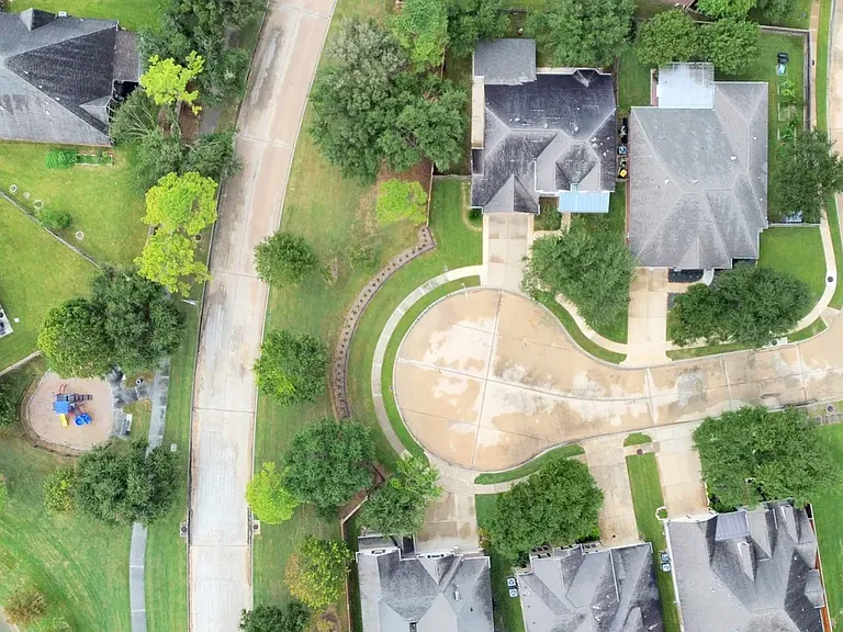 2504 Harbor Chase Dr — Photo 2