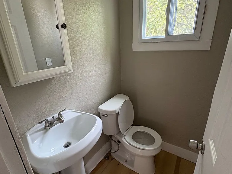4224 Fairview Dr — Photo 14