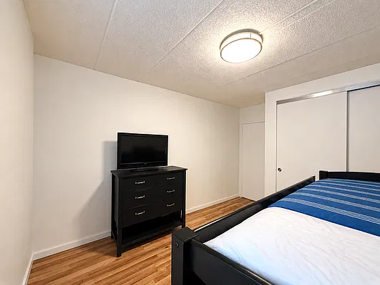 Bedroom, photo 9