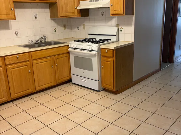 1488 Pleasant St, Fall River, MA 02723