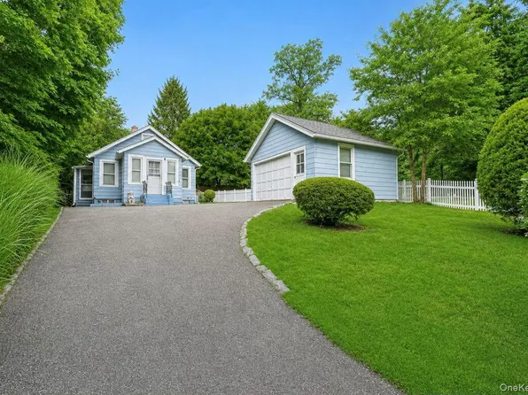 208 Vineyard Road, Huntington, NY 11743