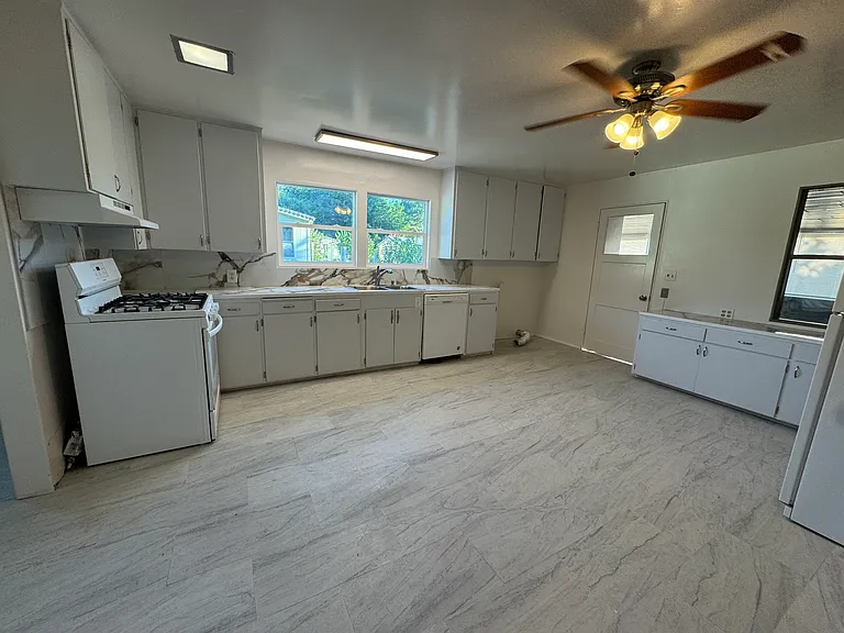 340 Kaer Ave — Photo 7