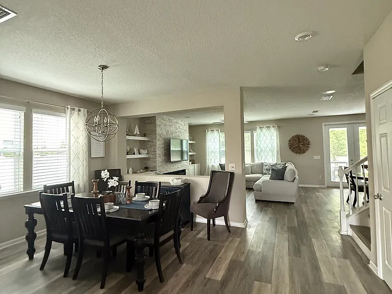 271 Heritage Oaks Dr — Photo 3