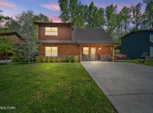 534 Johnson Ln, Gatlinburg, TN 37738