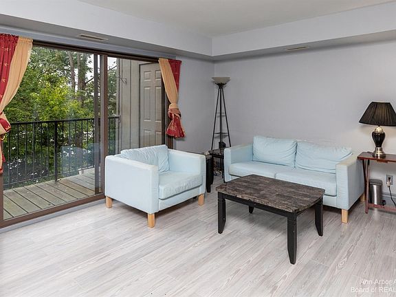 3rd image of 9657 Harbour Cove Ct