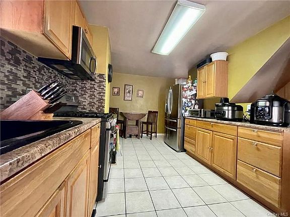 4th image of 767 E 219th St