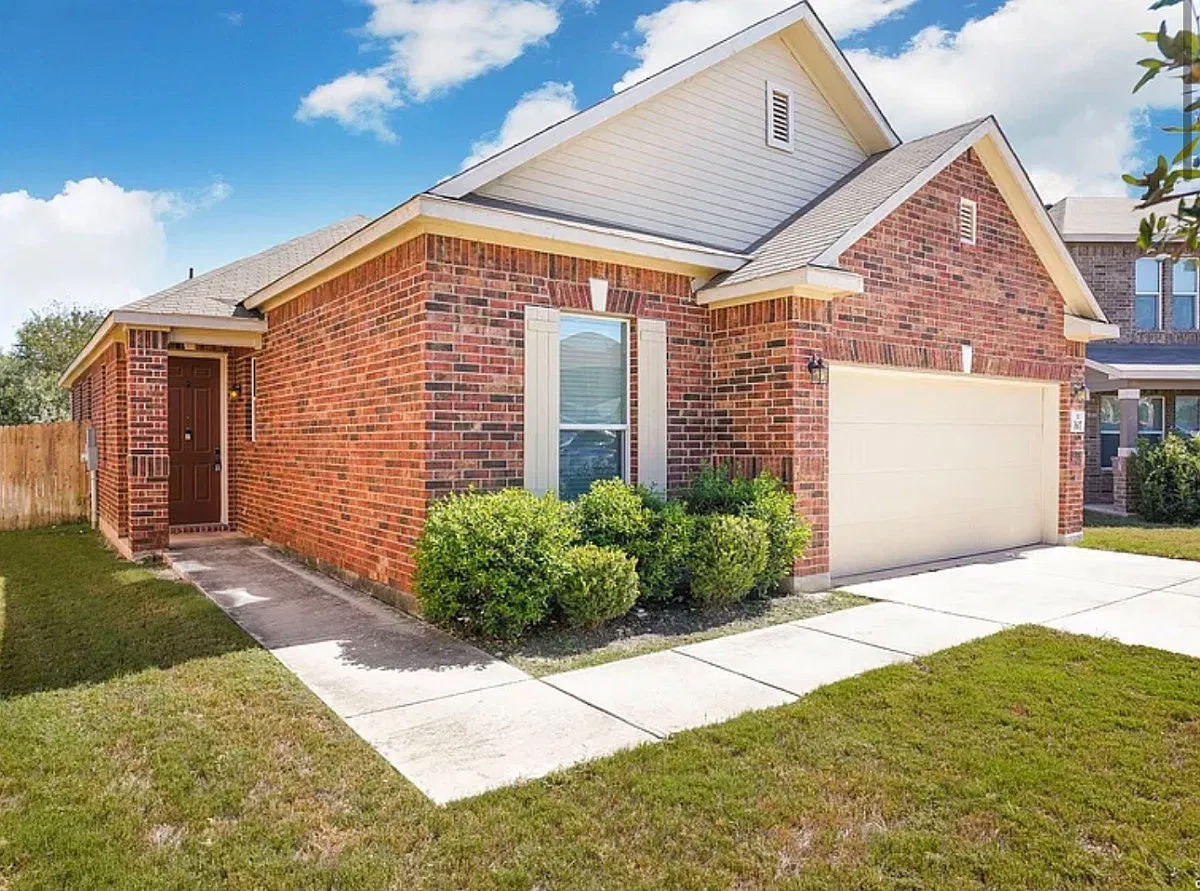 4 bed, 1694 sqft, $2,100 — Photo 1
