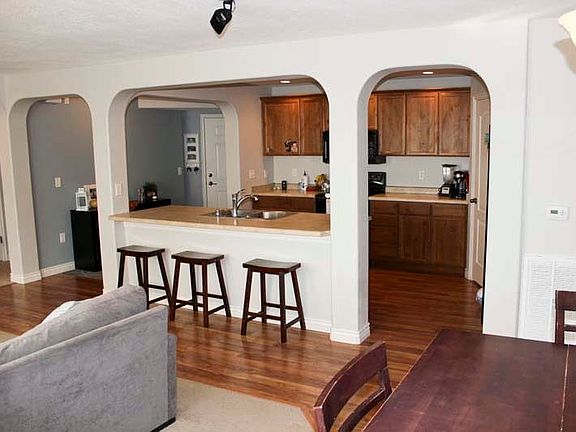 4th image of 167 N Romney Ln #103