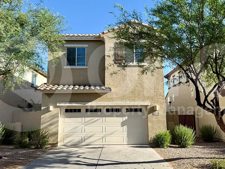 3739 E Trinity Ln — Photo 4