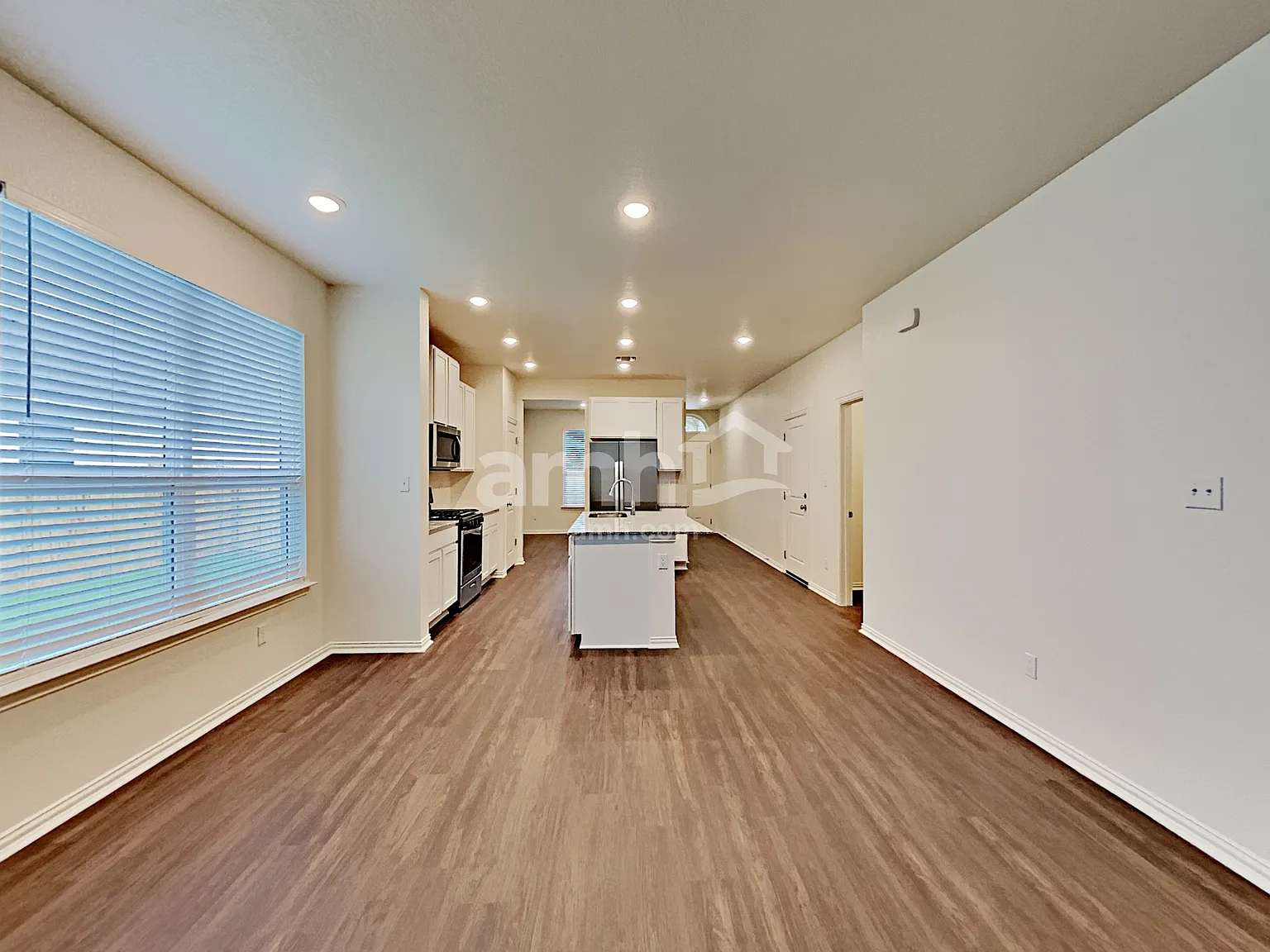 3 bed, 2.0 bath, 1446 sqft, $1,810 — Photo 4