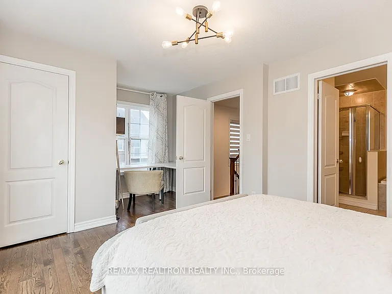 28 Donald Buttress Blvd W — Photo 35