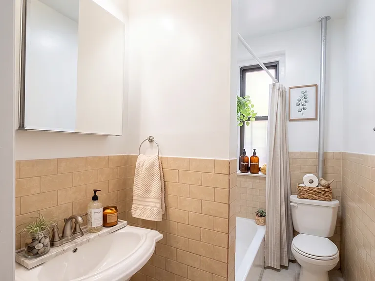 105 Haven Ave #2E — Photo 13