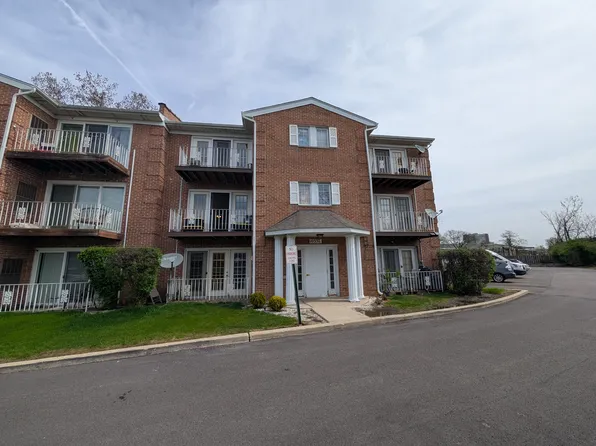 10337C Dearlove Rd #101, Glenview, IL 60025