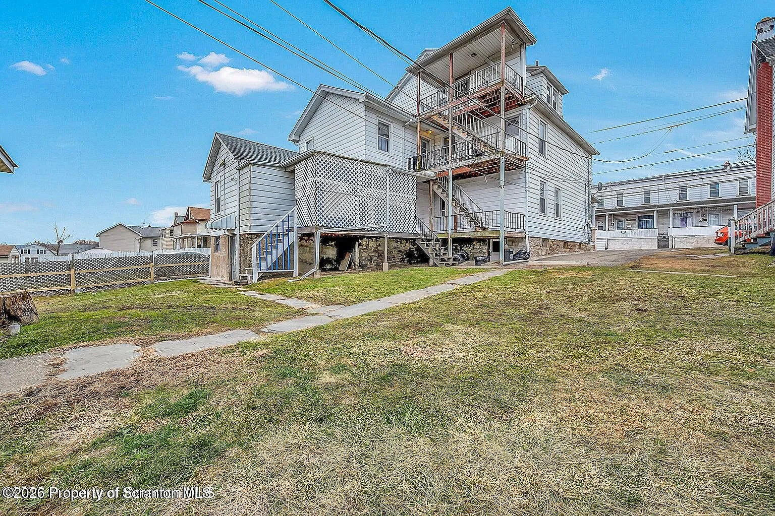 2 bed, 1.0 bath, 761 sqft, $950 — Photo 2