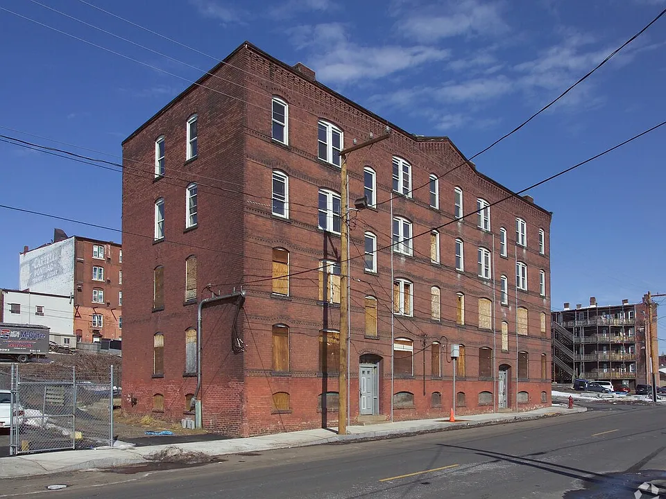 64 Commercial St #1