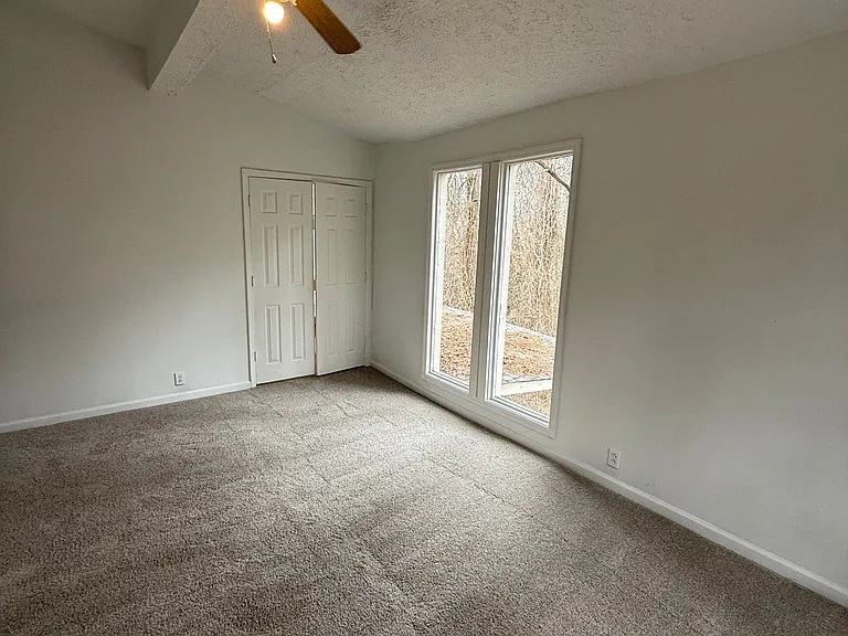 6062 Lakeshore Dr SE — Photo 12