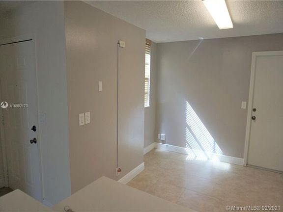 4th image of 820 Sorrento Dr #820