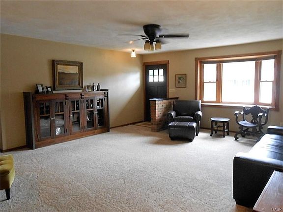 3rd image of 150 Royal Oak Dr