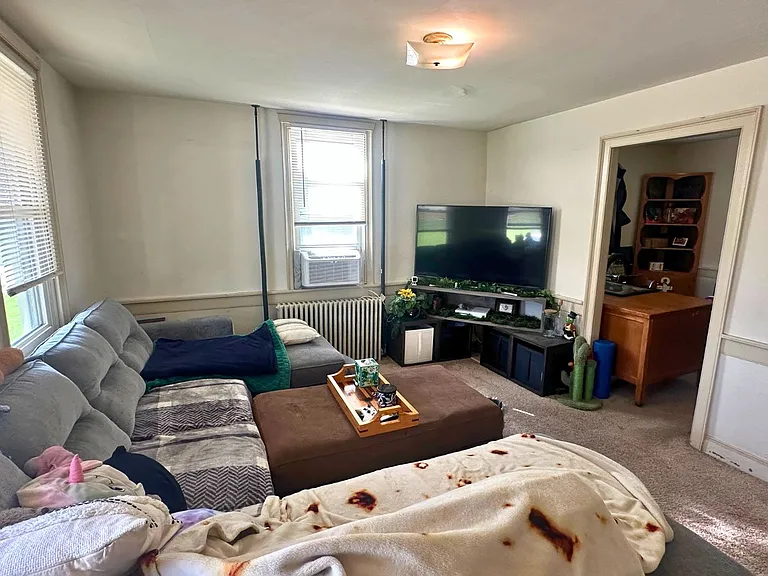 1404 E Newport Rd — Photo 5
