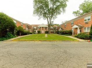 131 Fort Lee Rd #131B, Teaneck, NJ 07666