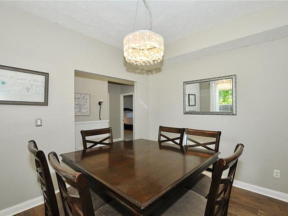 3rd image of 2362 Willowview Dr