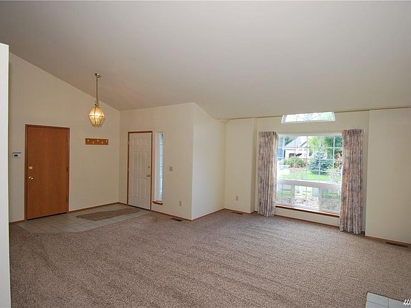 2nd image of 19850 Blue Lagoon Pl NE