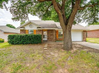 1014 Oakchase Ct, Azle, TX 76020