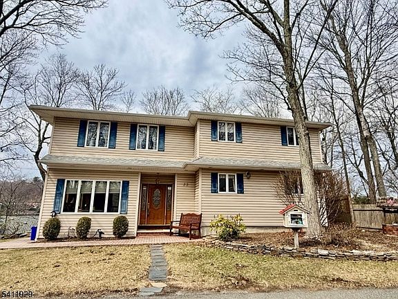 2nd image of 32 Clayton Rd