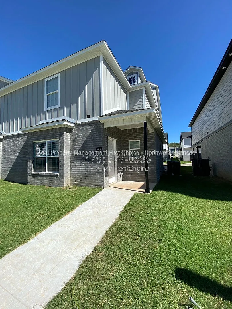 4 bed, 4.5 bath, 1998 sqft, $2,200 — Photo 2