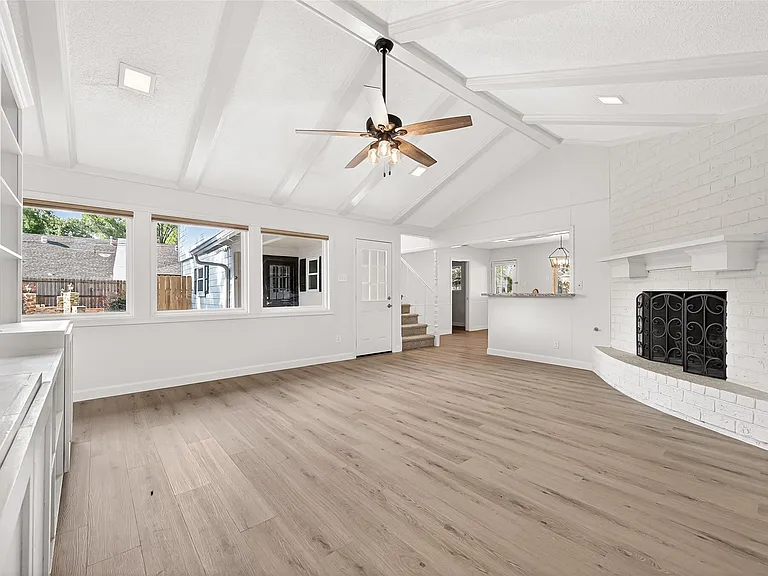 10602 Longmont Dr — Photo 12