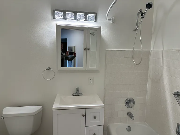 318 Gault St #6 — Photo 11
