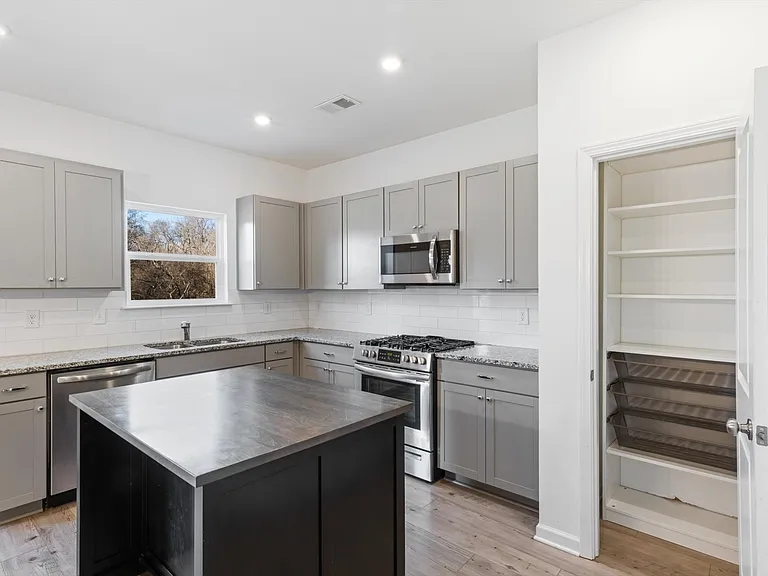 307 Stonewall Dr — Photo 17